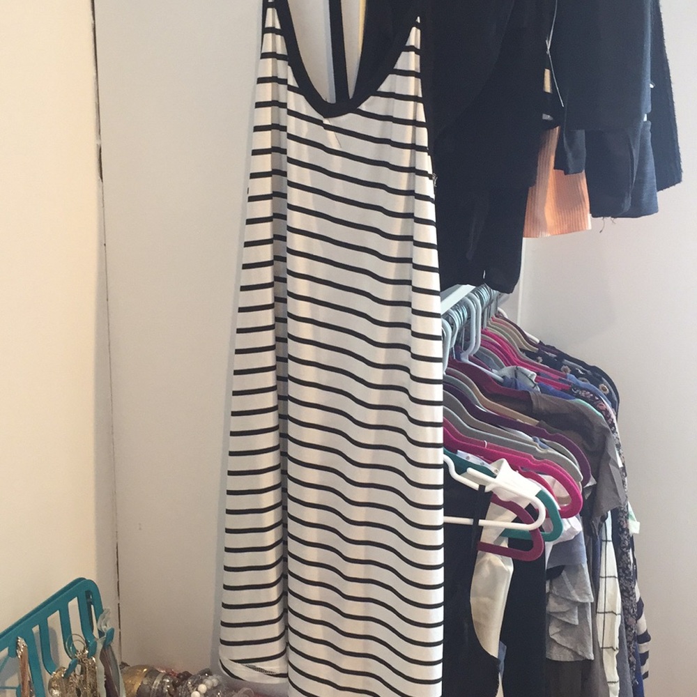 Black and white casual dress! Never worn!